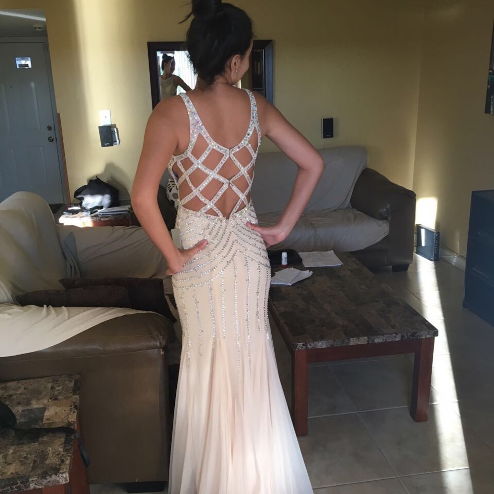 Sean Collection gown! - Picture 2 of 3